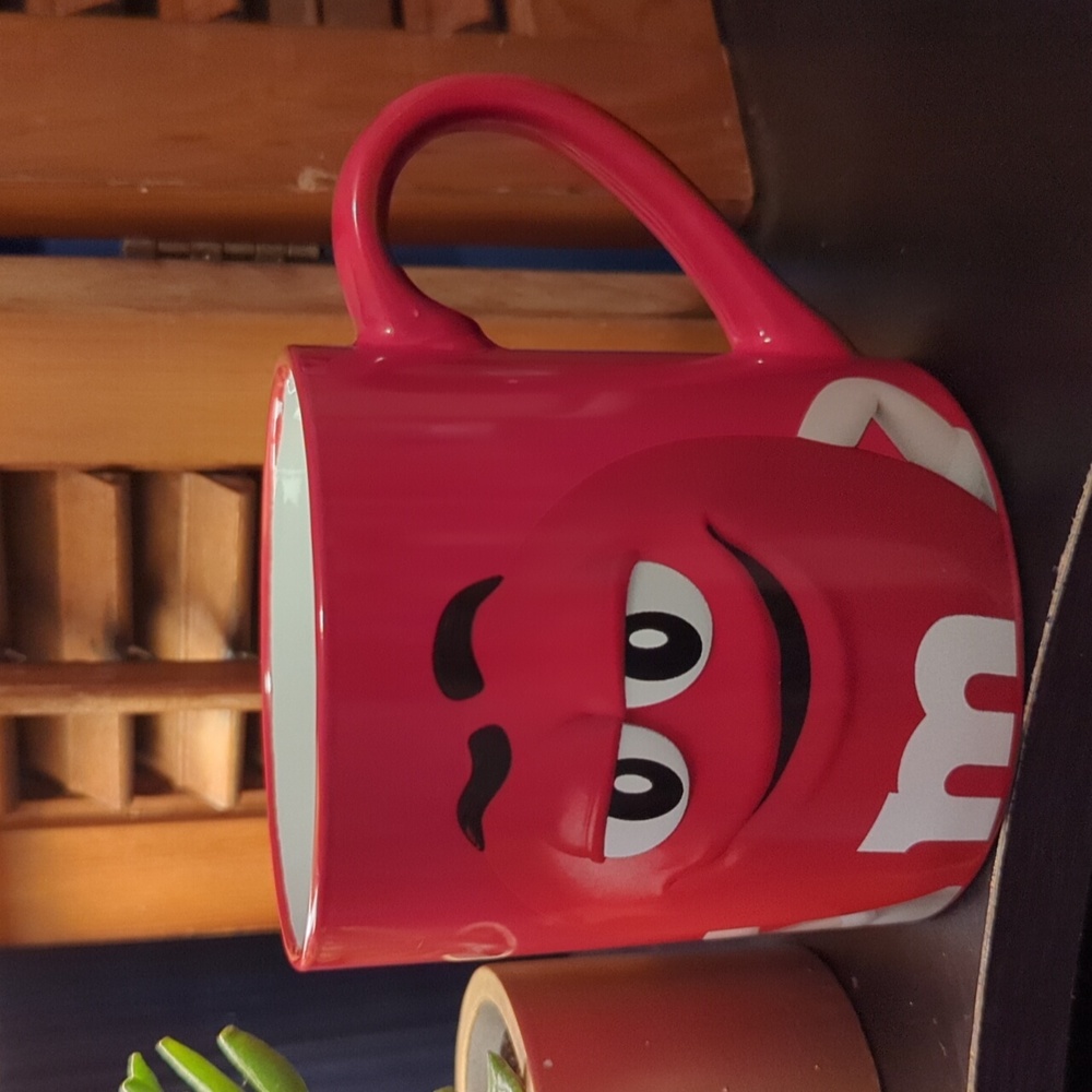 🌊 3 / $20 M & M's Red Coffee Mug 16 oz 2019 Funny Wanna hear a joke? CUTE
